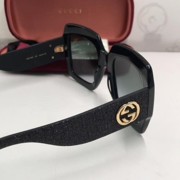 Authentic Gucci GG0102S 001 Oversized Black Sunglasses – New - Picture 10 of 11